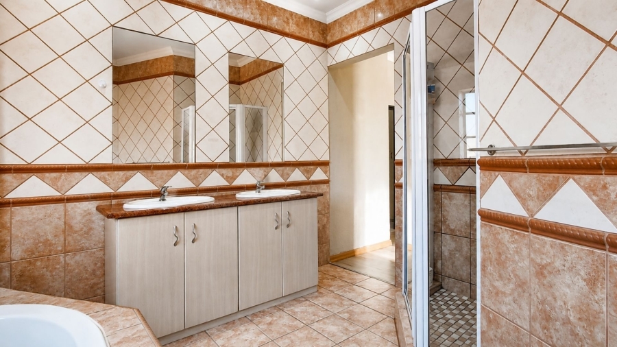 4 Bedroom Property for Sale in Safari Gardens North West